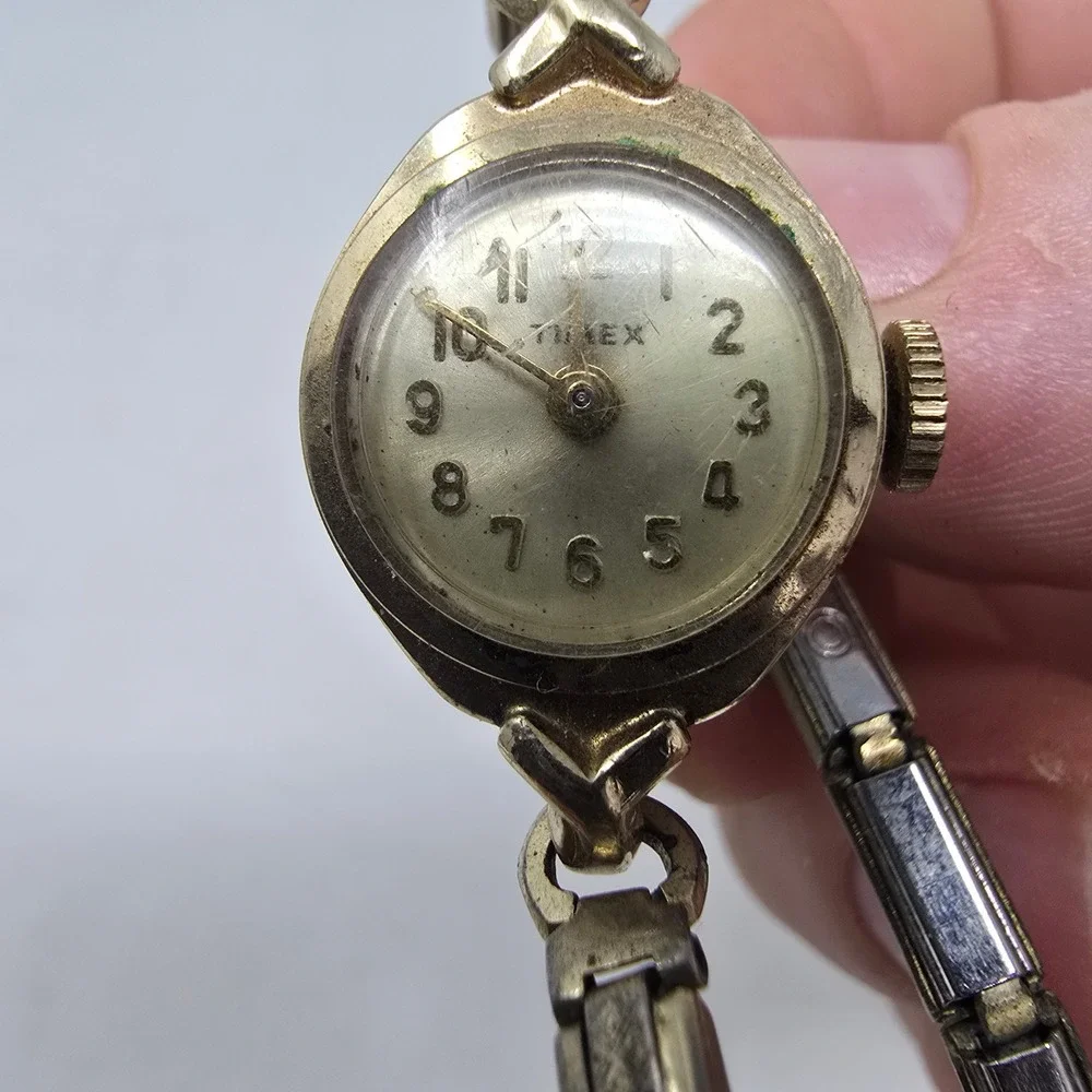 Vintage Timex Womens Gold Tone Mechanical Watch Expansion Band Metal Bezel Parts